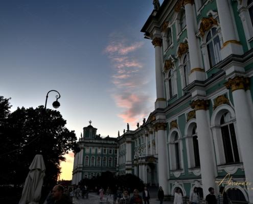 Palazzo d'Inverno Museo Ermitage San Pietroburgo facciata barocca al tramonto