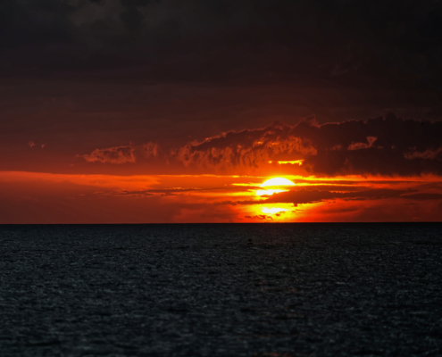 Fotografo a Ostia al Tramonto: La Magia Non Convenzionale del Lido