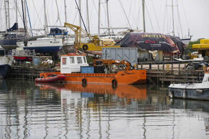 Battelli da lavoro sul fiume Battelli da lavoro sul fiume