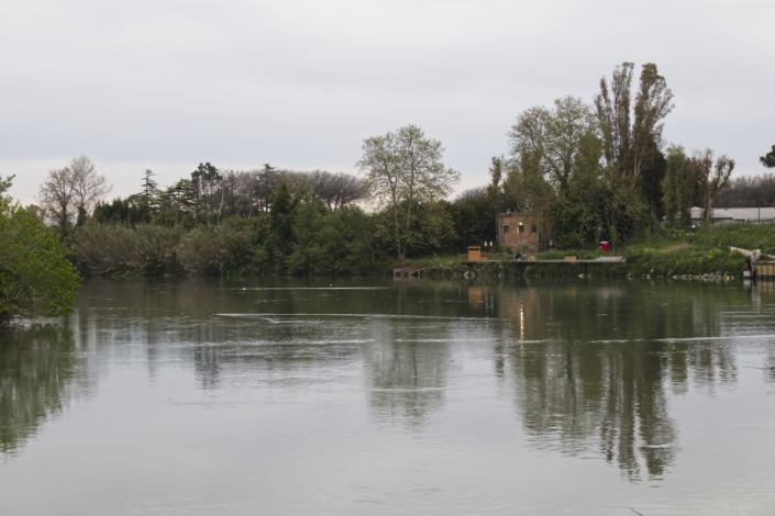 Vista dal molo di Ostia sul Tevere Vista dal molo di Ostia sul Tevere