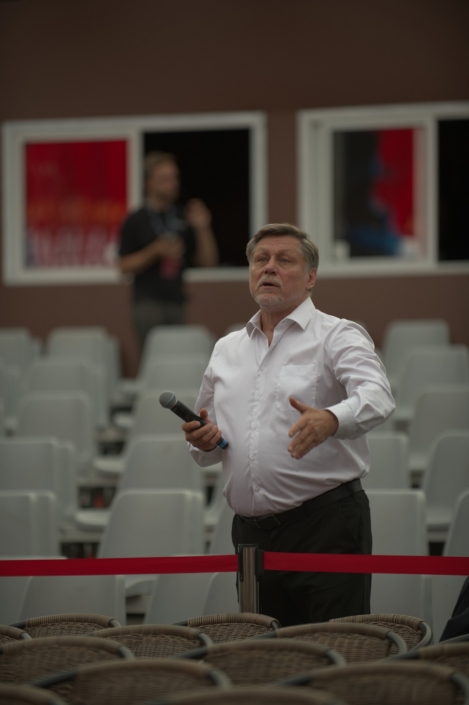 Regista Gediminas Taranda alle prove prima dello spettacolo Gediminas Taranda durante le prove